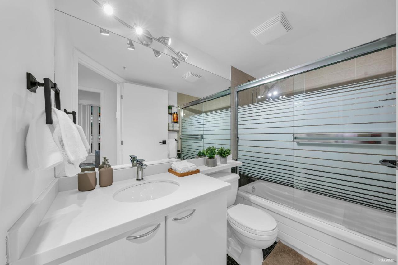 1-Br Condo In Downtown Coal Harbour With Parking And City Views Vancouver Extérieur photo
